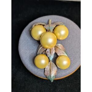 Vintage Rare LISA SCHALLERT Golden Faux Pearl Nouveau Articulated Grapes Brooch